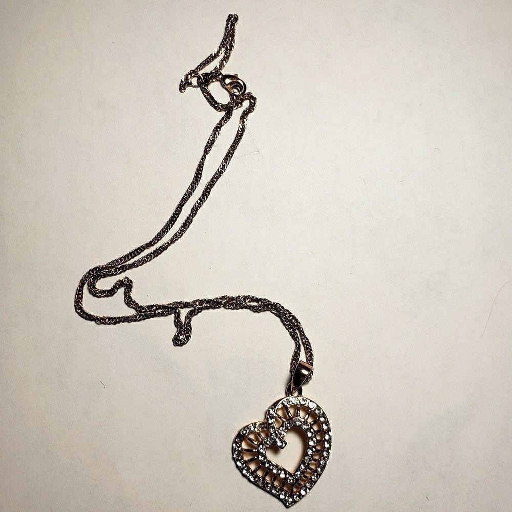 Vintage Gold Tone Heart Pendant Necklace